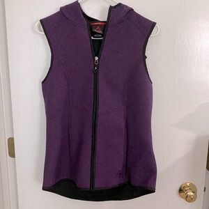 Gerry, Womens Size S, Purple Hoodie Zip Vest.